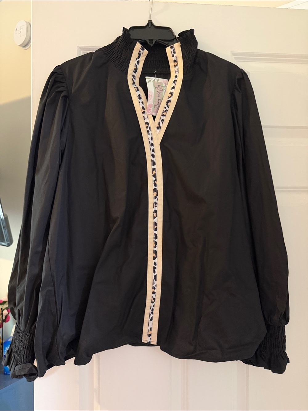 NEW Boutique James & Joy Linen Top